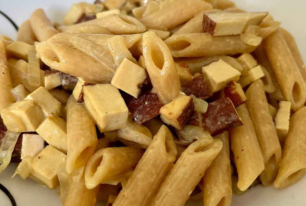 Vegane Carbonara mit Räuchertofu