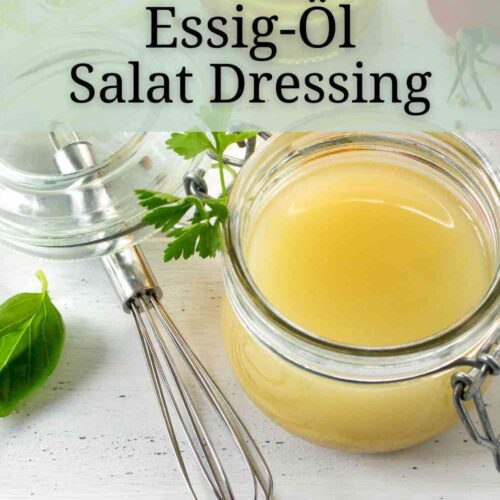 Leckeres Essig Oel Dressing für frischen Salat in einem Buegelglas