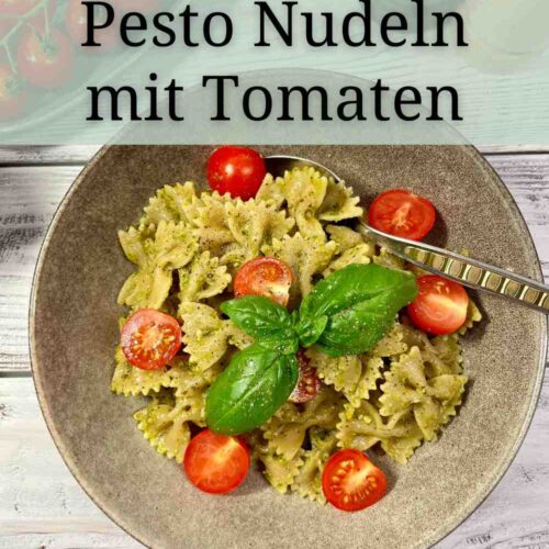 Pesto Nudeln mit frischen Tomaten und veganem gruenem Pesto