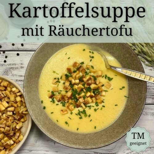 Lecker cremige Kartoffelsuppe mit geröstetem Raeuchertofu statt Speckwuerfel. Dazu ein leckeres Aufbackbaguette.